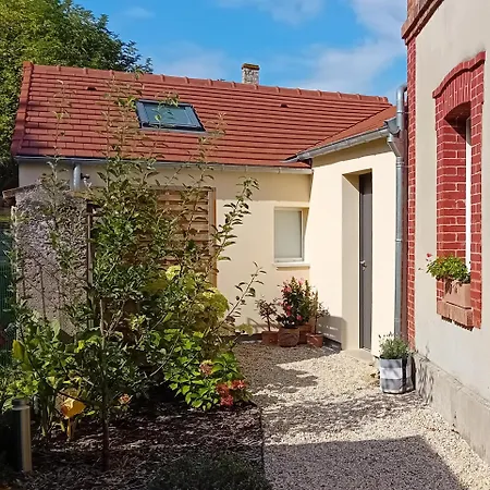 Le Clos De L'aiguillon Bed & Breakfast
