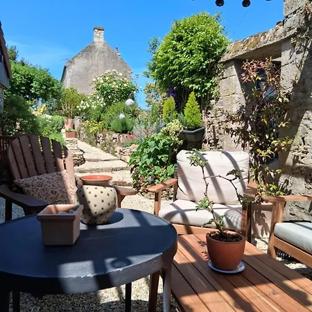 Le Clos De L'aiguillon Bed & Breakfast 4*