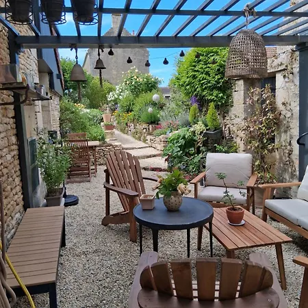 Le Clos De L'aiguillon Bed & Breakfast 4*