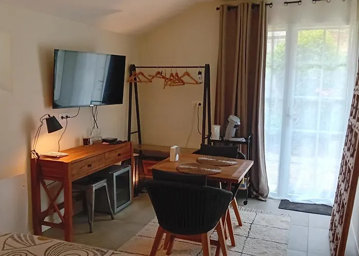 Bed & Breakfast Le Clos De L'aiguillon 4*