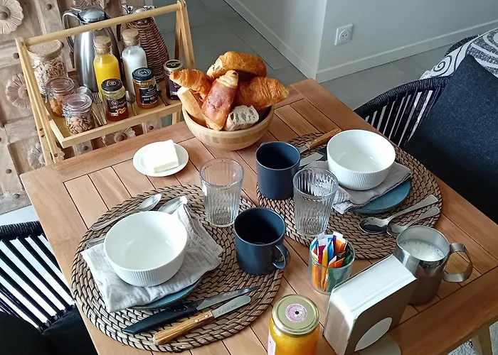 Le Clos De L'aiguillon Bed & Breakfast 4*