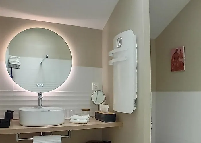 Le Clos De L'aiguillon Bed & Breakfast 4*