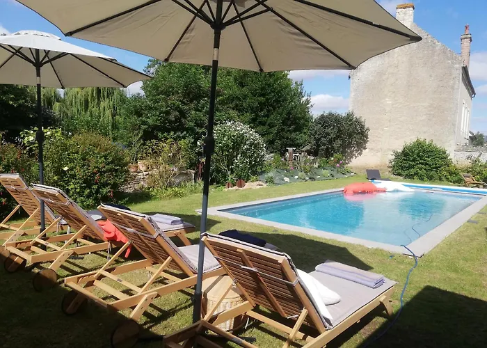 Le Clos De L'aiguillon Bed & Breakfast 4*
